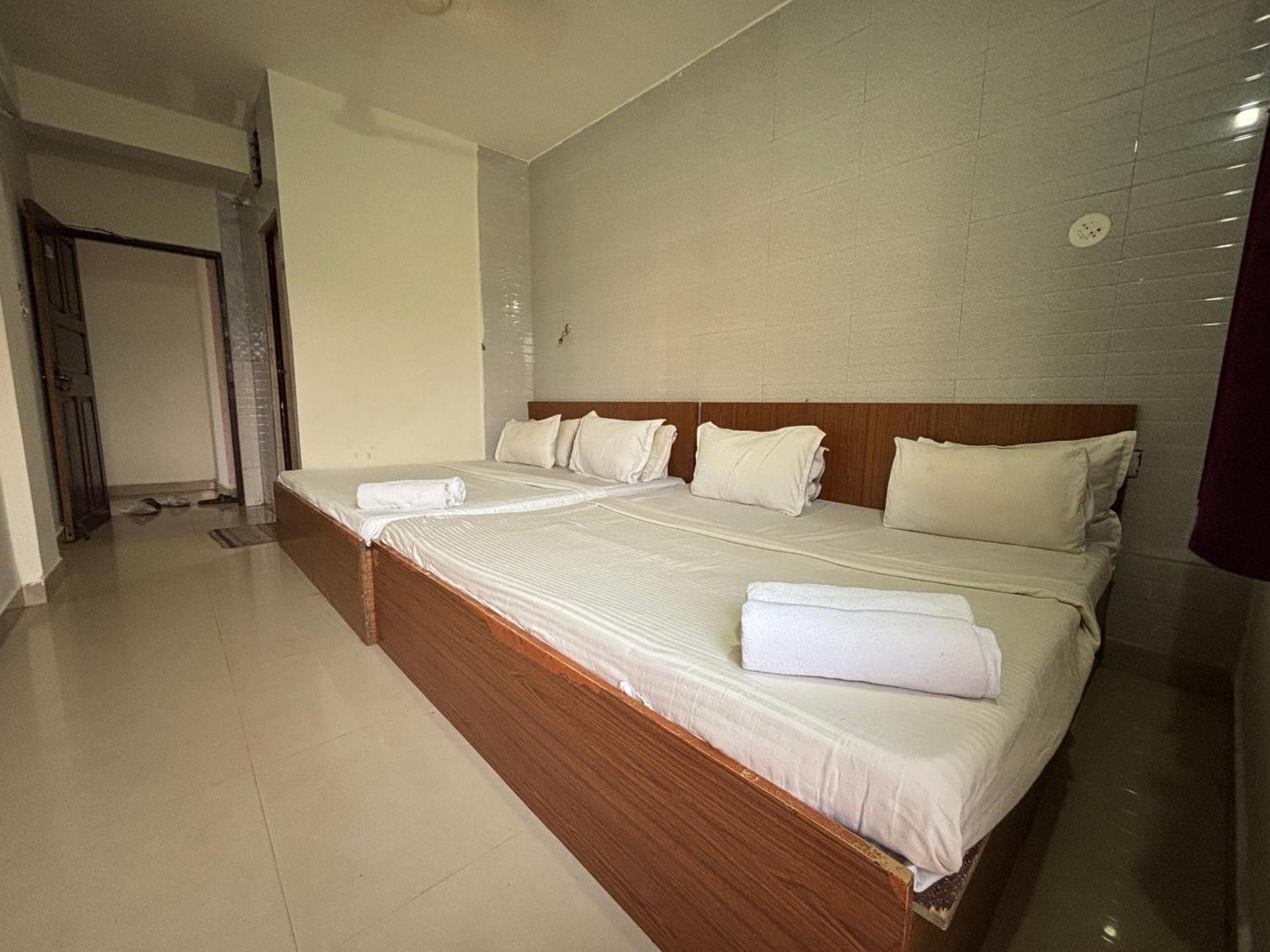 Mehar Rooms Baga Exterior foto