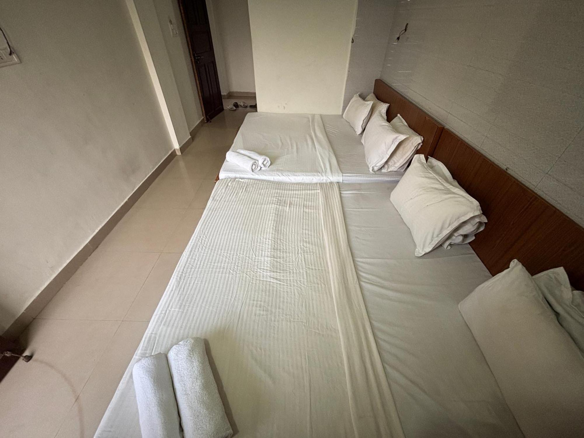 Mehar Rooms Baga Exterior foto