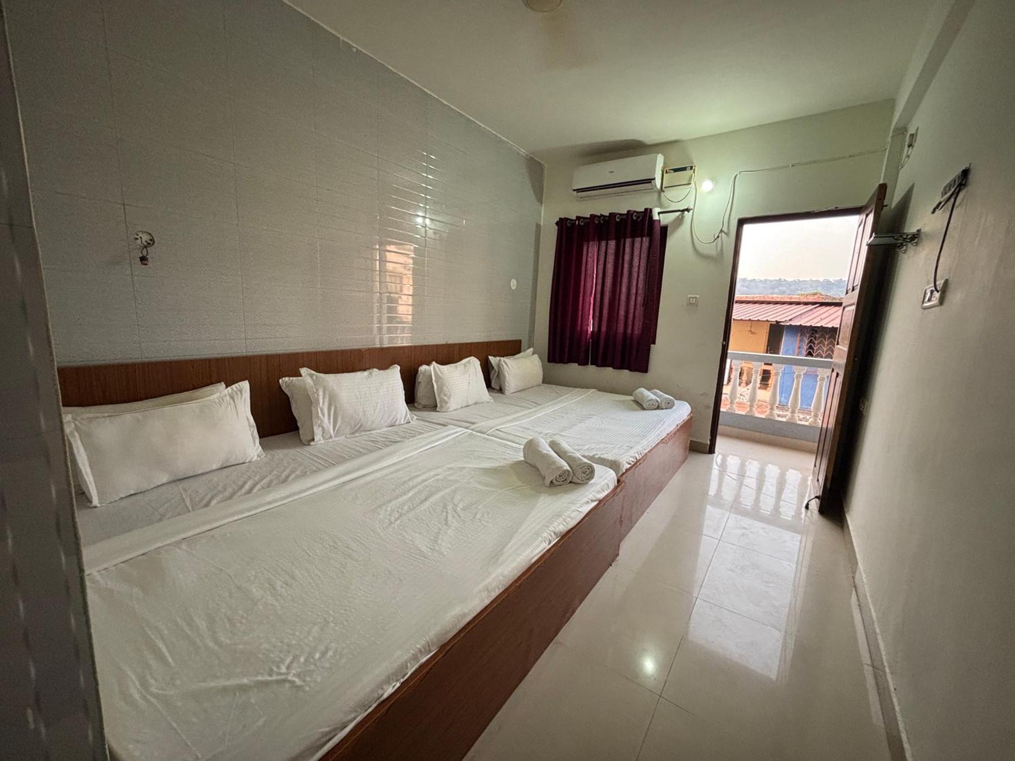 Mehar Rooms Baga Exterior foto