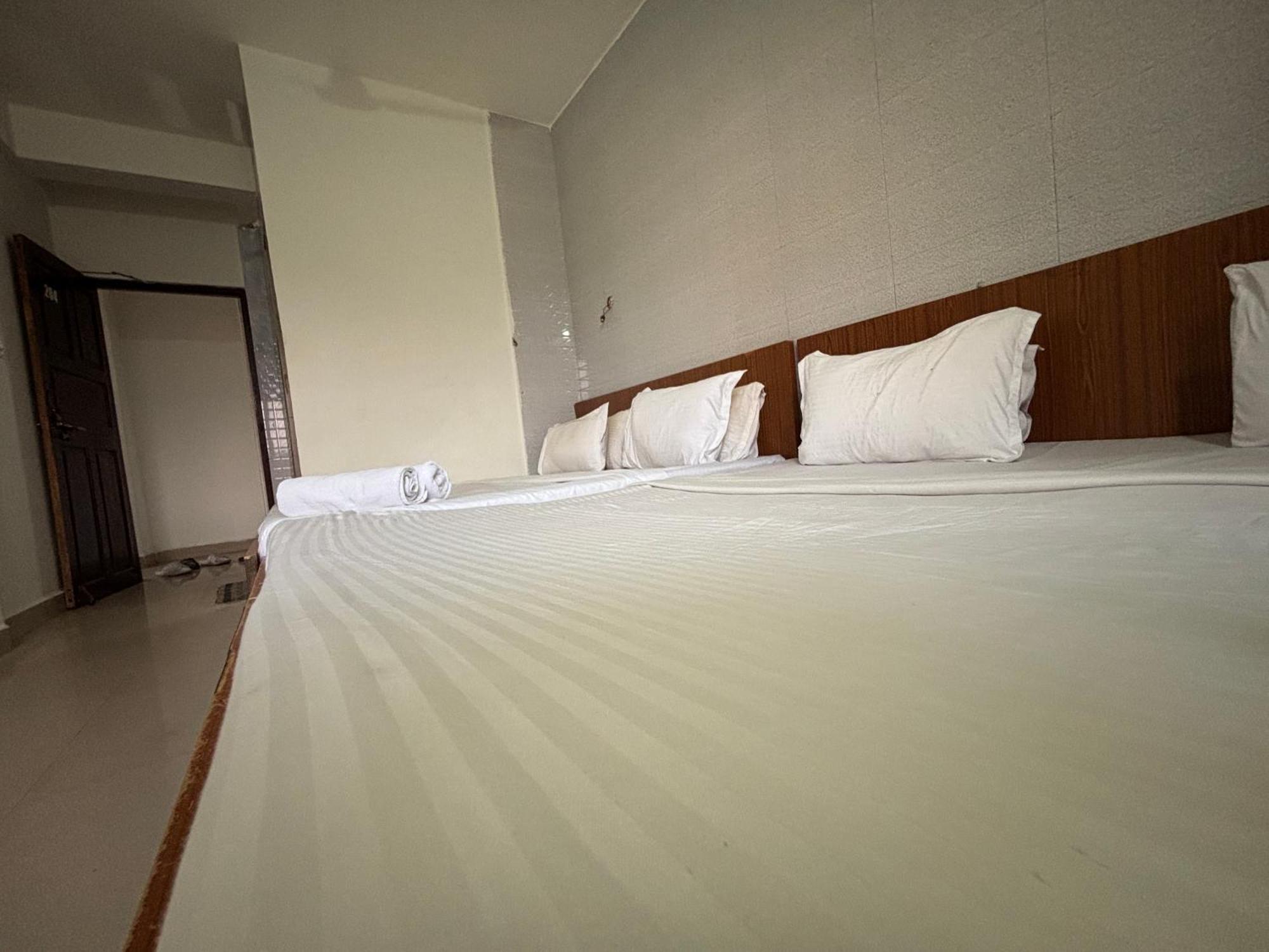 Mehar Rooms Baga Exterior foto